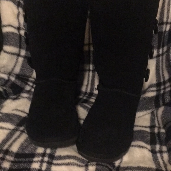 Ugg boots with buttons - Picture 7 of 8